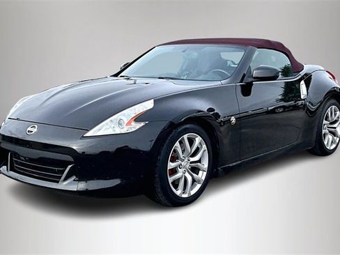Used 2010 Nissan 370Z Touring image 2
