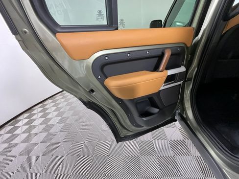 Used 2023 Land Rover Defender 110 SE image 27