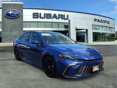 Used 2025 Toyota Camry SE w/ Convenience Package FWD image 1