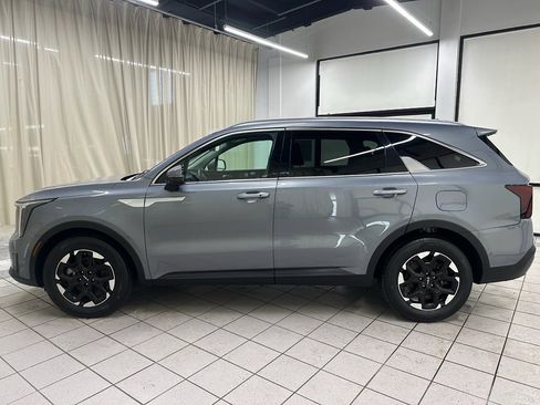 Used 2024 Kia Sorento S image 10