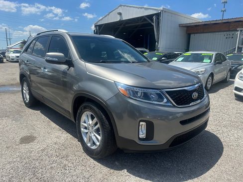 Used 2014 Kia Sorento LX w/ Touring Package (LX) image 1