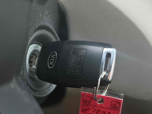 Used 2020 Kia Sorento LX FWD image 28