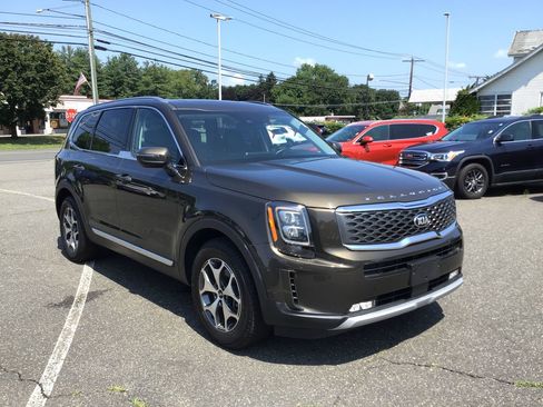 Used 2021 Kia Telluride EX image 2