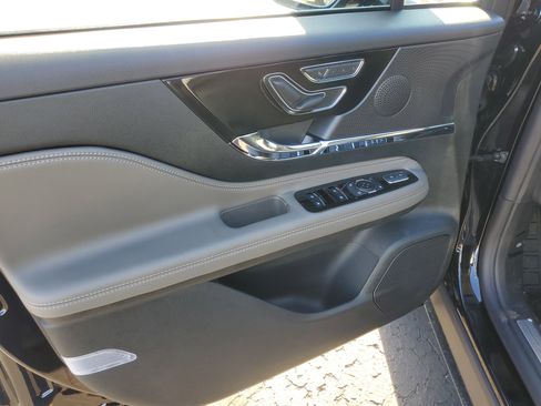 New 2025 Lincoln Corsair Reserve image 8