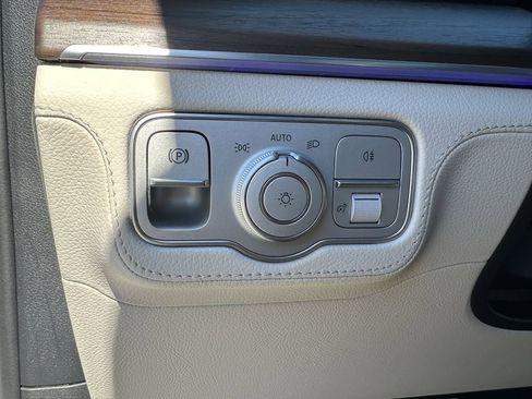 New 2026 Mercedes-Benz GLS 580 4MATIC image 36