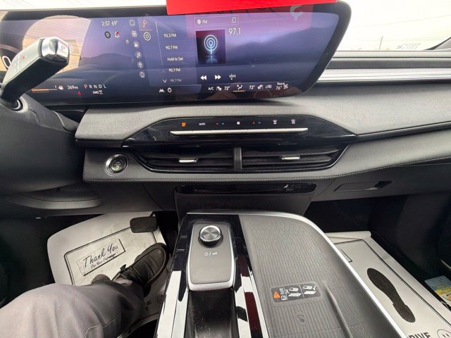 Used 2025 Buick Enclave Preferred AWD/4WD image 35