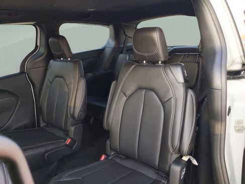 New 2026 Chrysler Pacifica Select image 17