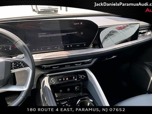 Used 2025 Audi Q5 Premium w/ Convenience Package AWD/4WD image 6