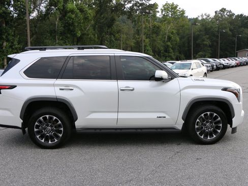 Used 2024 Toyota Sequoia Limited w/ Tow Technology Package AWD/4WD image 9
