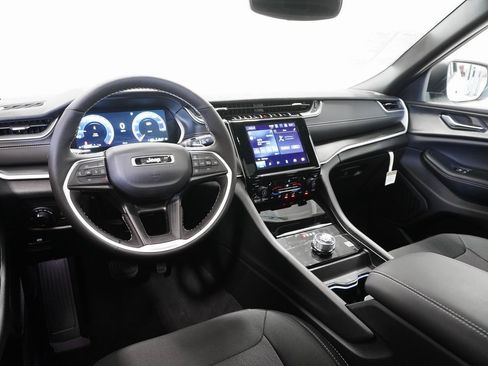 Used 2025 Jeep Grand Cherokee L Laredo w/ Luxury Tech Group I image 18