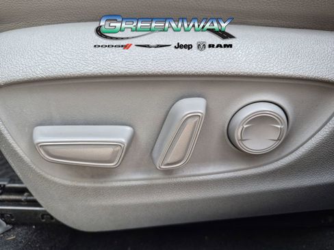 Used 2020 Toyota Highlander XLE FWD image 15