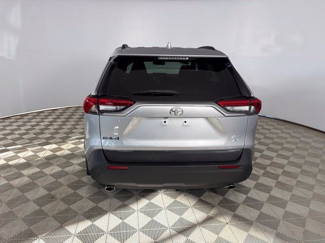 Used 2021 Toyota RAV4 XLE AWD/4WD image 6