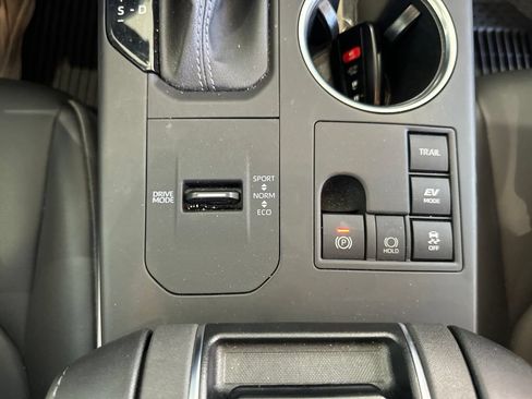 Used 2023 Toyota Highlander XLE AWD/4WD image 34