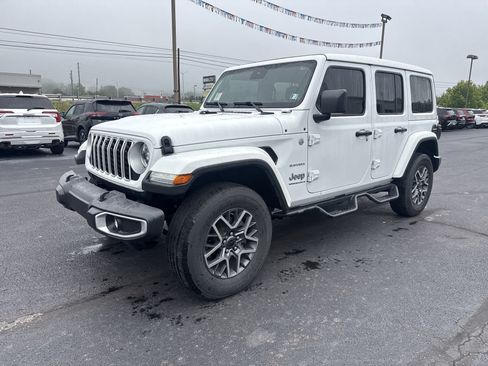 Used 2024 Jeep Wrangler Unlimited Sahara w/ Technology Group AWD/4WD image 8