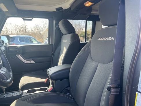 Used 2016 Jeep Wrangler Unlimited Sahara image 3
