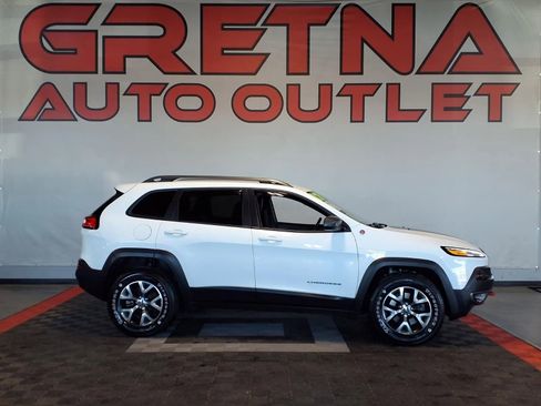 Used 2017 Jeep Cherokee Trailhawk w/ Cold Weather Group image 1