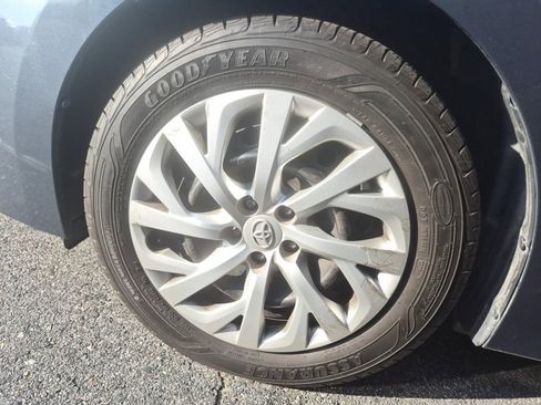 Used 2017 Toyota Corolla LE FWD image 4