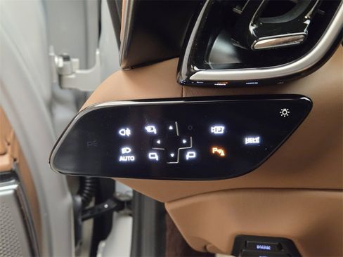 Used 2024 Ferrari Roma Spider image 41