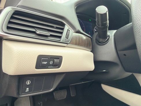 Used 2018 Honda Accord EX image 31
