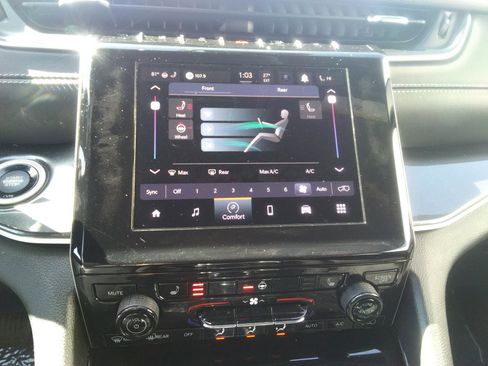 Used 2023 Jeep Grand Cherokee L Laredo image 25