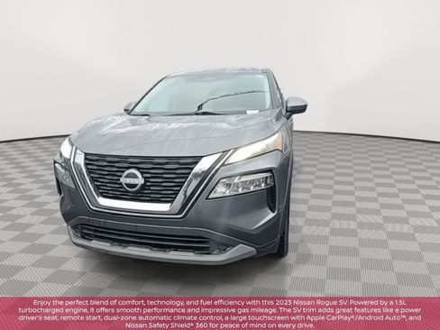 Used 2023 Nissan Rogue SV image 3