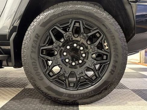 Used 2025 GMC Hummer EV 2X image 12