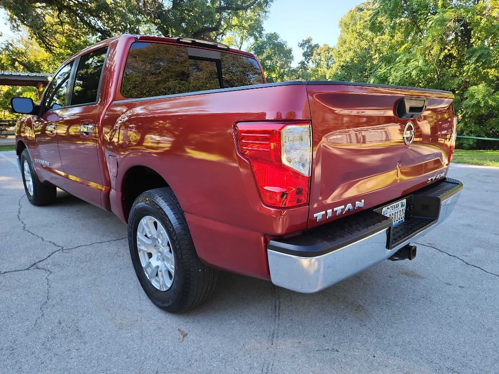 Used 2019 Nissan Titan SV AWD/4WD image 5