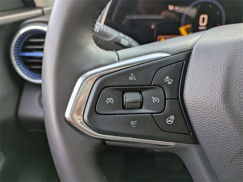 Used 2025 Chevrolet Trax LT w/ LT Convenience Package image 28