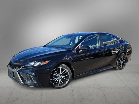 Used 2024 Toyota Camry SE image 1