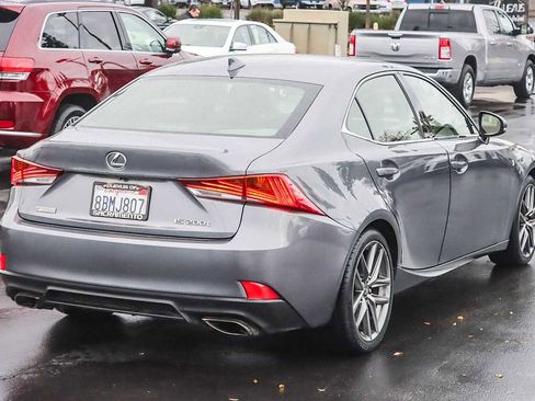 Used 2017 Lexus IS 200t image 4