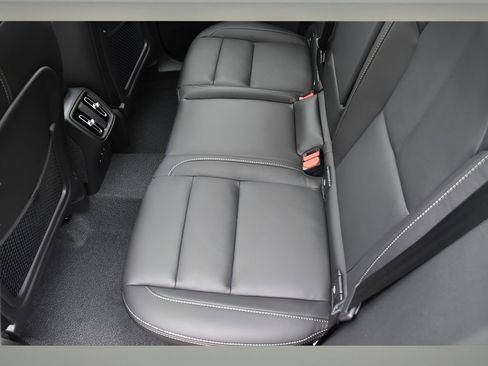 Certified 2025 Volvo XC40 B5 Core w/ Protection Package Premier image 13