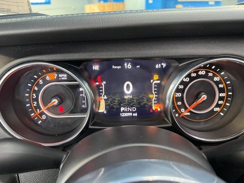 Used 2019 Jeep Wrangler Unlimited Sahara image 35