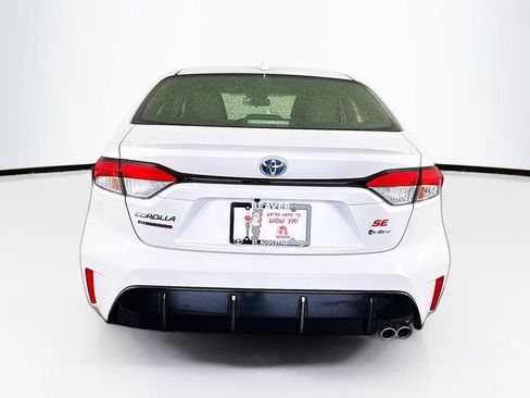 Used 2025 Toyota Corolla SE w/ SE Premium Package image 8