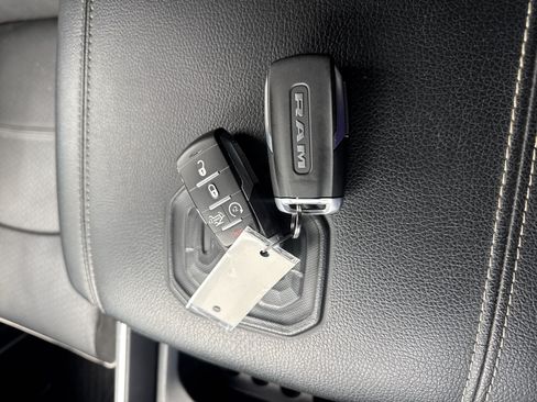 Used 2025 RAM 2500 Laramie AWD/4WD image 17