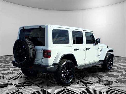 Used 2025 Jeep Wrangler Sahara image 7
