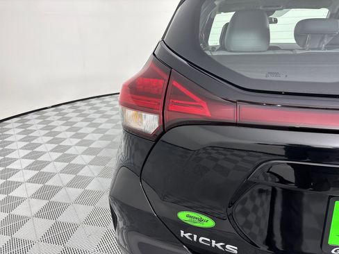 Used 2023 Nissan Kicks SR w/ SR Premium Package image 10