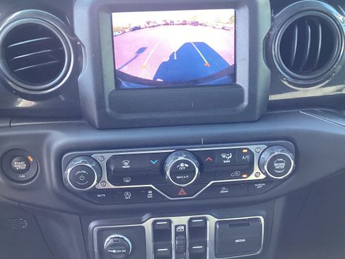 Used 2023 Jeep Wrangler Unlimited Sport AWD/4WD image 32