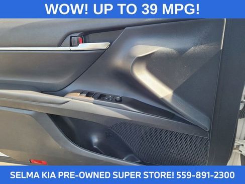 Used 2021 Toyota Camry LE image 12