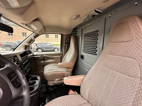 Used 2017 GMC Savana 2500 image 15