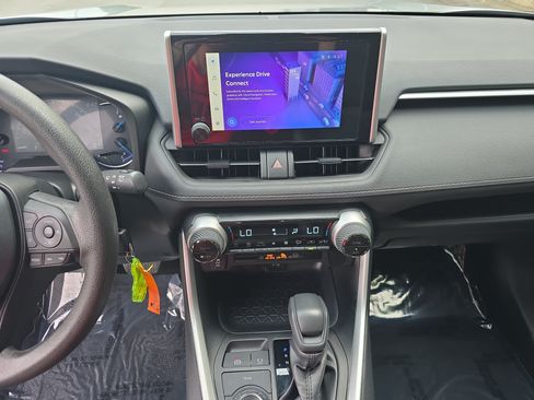 Used 2025 Toyota RAV4 LE AWD/4WD image 20