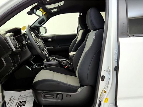 Used 2023 Toyota Tacoma TRD Sport image 31