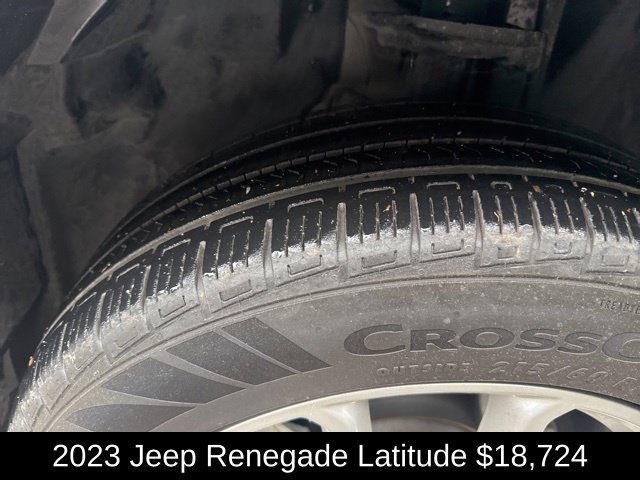 Used 2023 Jeep Renegade Latitude AWD/4WD image 10