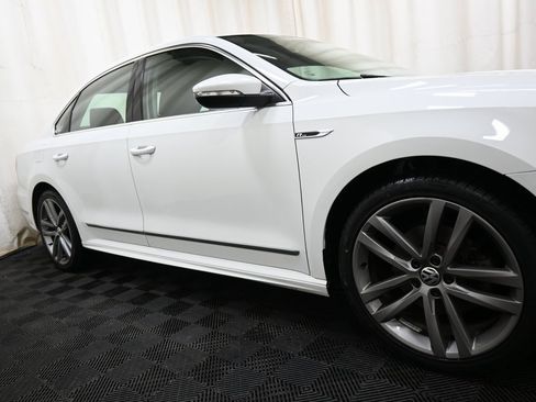 Used 2017 Volkswagen Passat 1.8T R-Line image 16