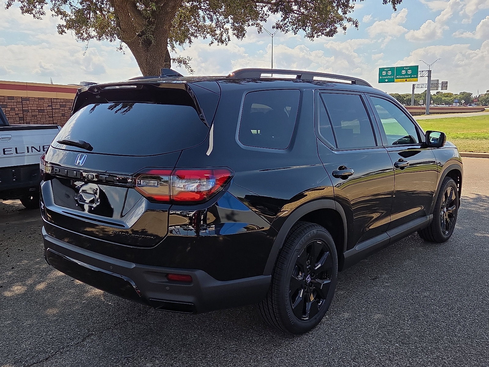 New 2026 Honda Pilot Black Edition image 4