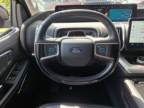 Used 2025 Ford Expedition Max Platinum AWD/4WD image 19