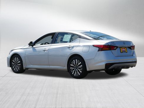 Used 2023 Nissan Altima 2.5 SV FWD image 5
