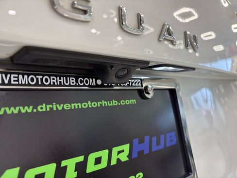 Used 2024 Volkswagen Tiguan SE image 44