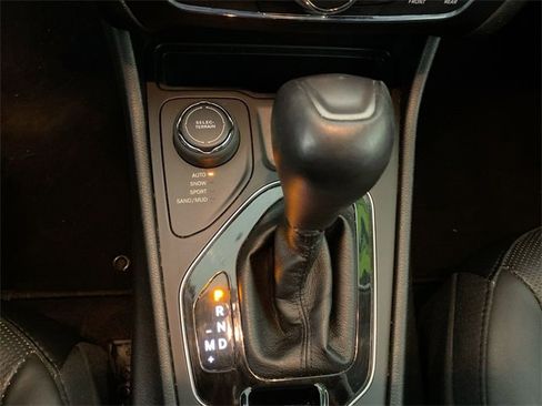 Used 2020 Jeep Cherokee Limited image 41