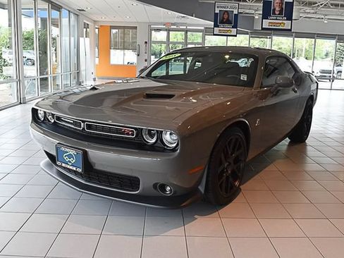 Used 2018 Dodge Challenger R/T Scat Pack RWD image 1