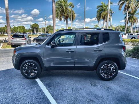 Used 2023 Jeep Renegade Latitude AWD/4WD image 5